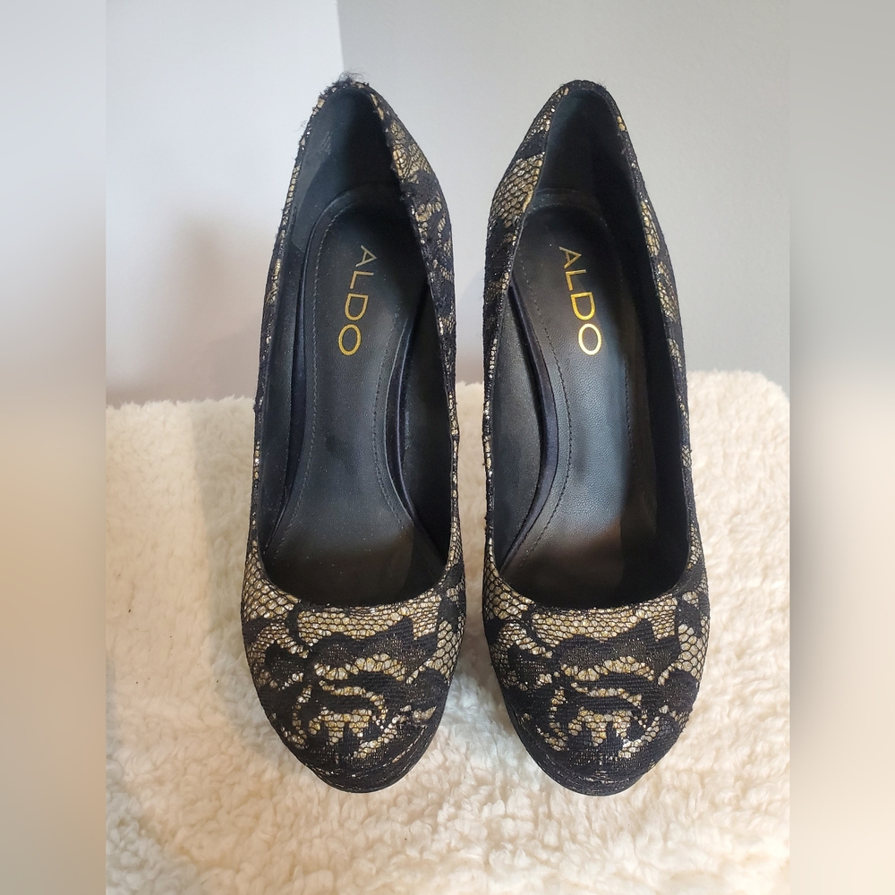 Aldo size 5 ladies platform pump